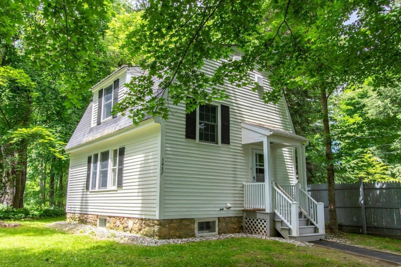 Quintessential VT Cottage in Manchester Village Esterno foto