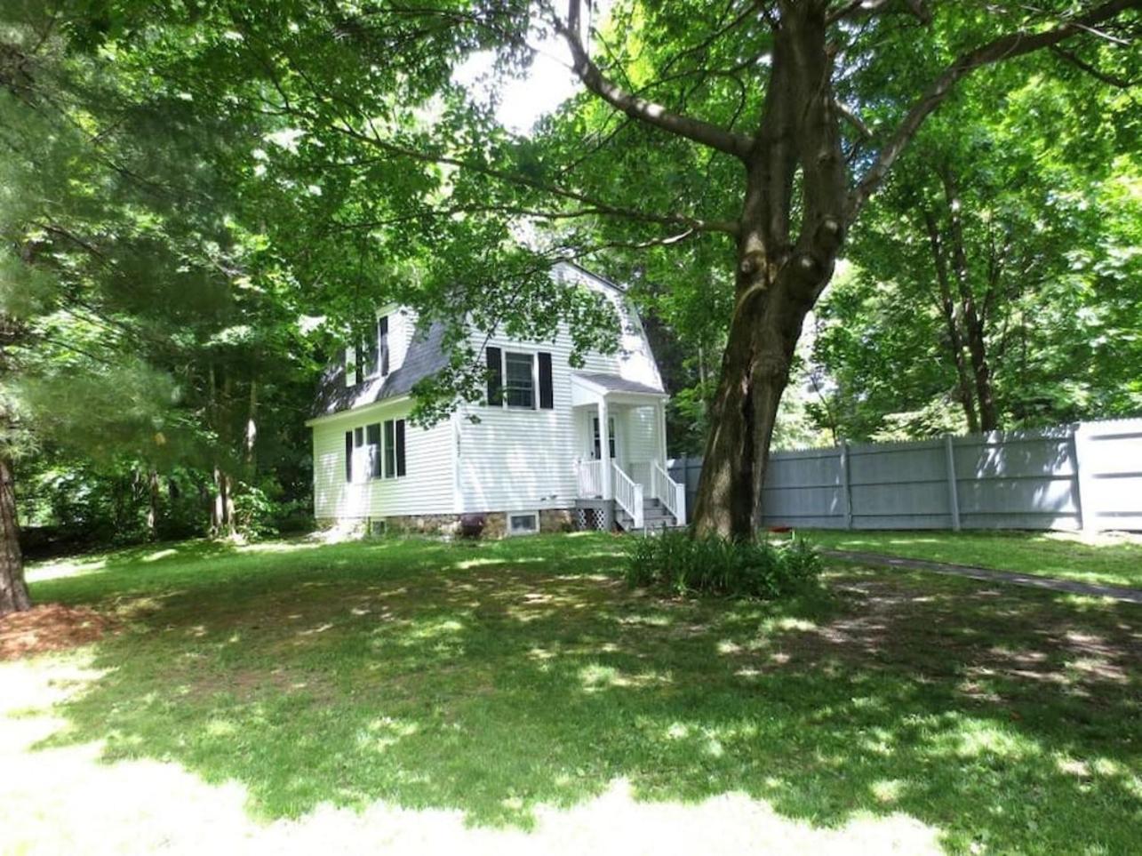 Quintessential VT Cottage in Manchester Village Esterno foto